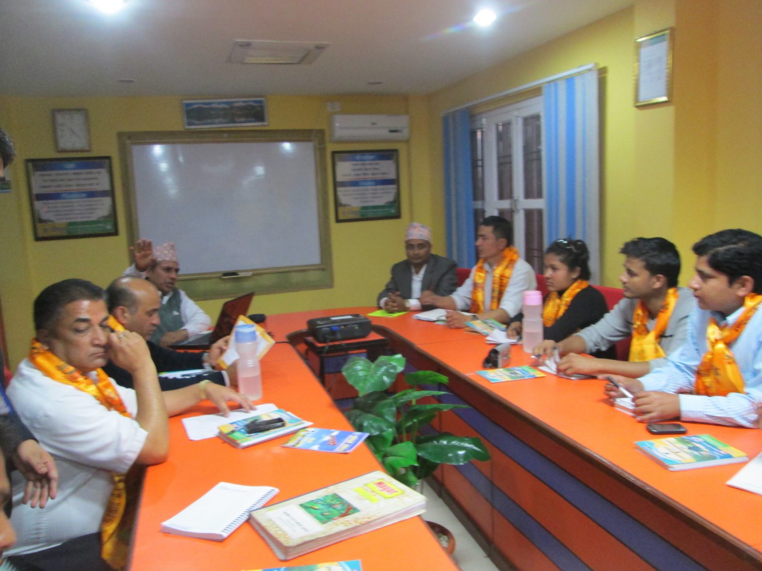 सहकारी अध्ययन भ्रमणमा पत्रकार र निजामती कर्मचारी