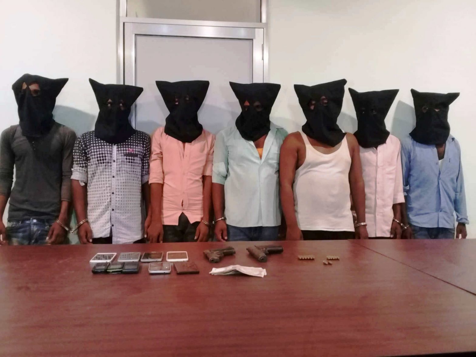 सहकारीका कर्मचारीसँग पैसा र मोटरसाइकल लुट्ने ७ पक्राउ