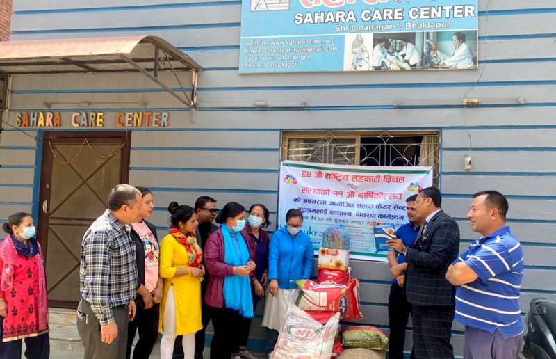 शुक्रपथ सहकारीद्वारा सहारा हेरविचार केन्द्रलाई खाद्य सामग्री सहयोग