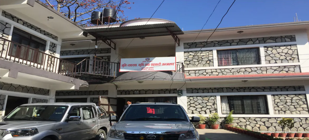 लिदै नलिएको ऋण तिर्न ताकेता गर्ने धौलागिरी सहकारीलाई ३ लाख जरिवाना